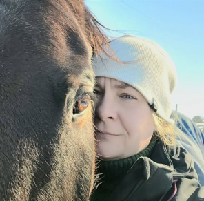 Expert in equine massage therapy, sport horses.